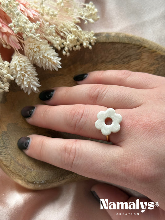 Bague fantaisie en forme de fleur