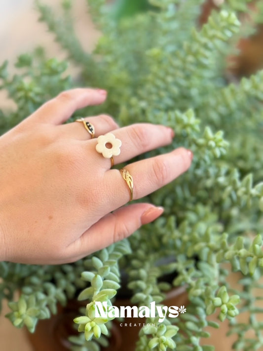Bague fantaisie en forme de fleur