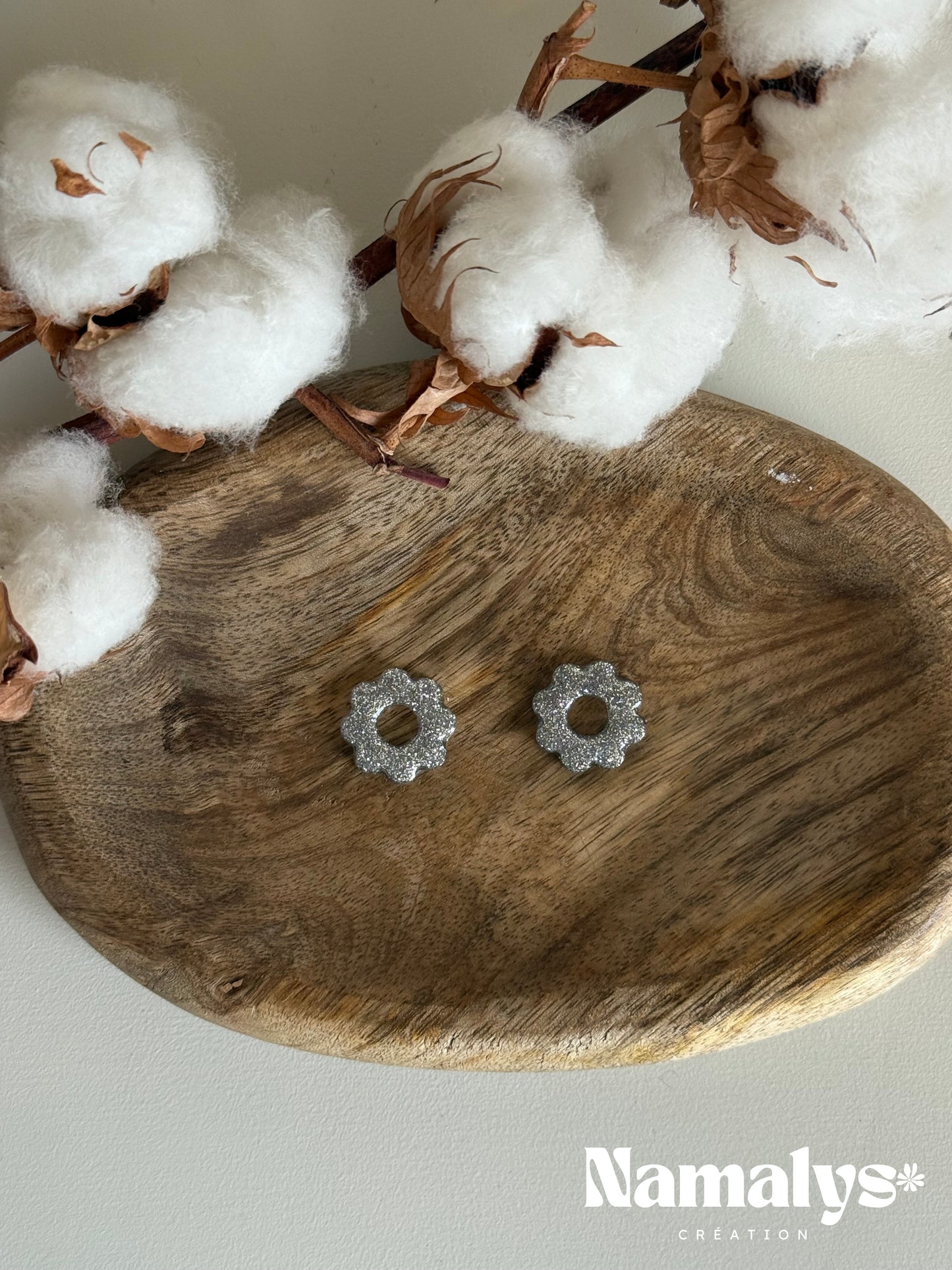 Pampilles "Fleur" en résine époxy