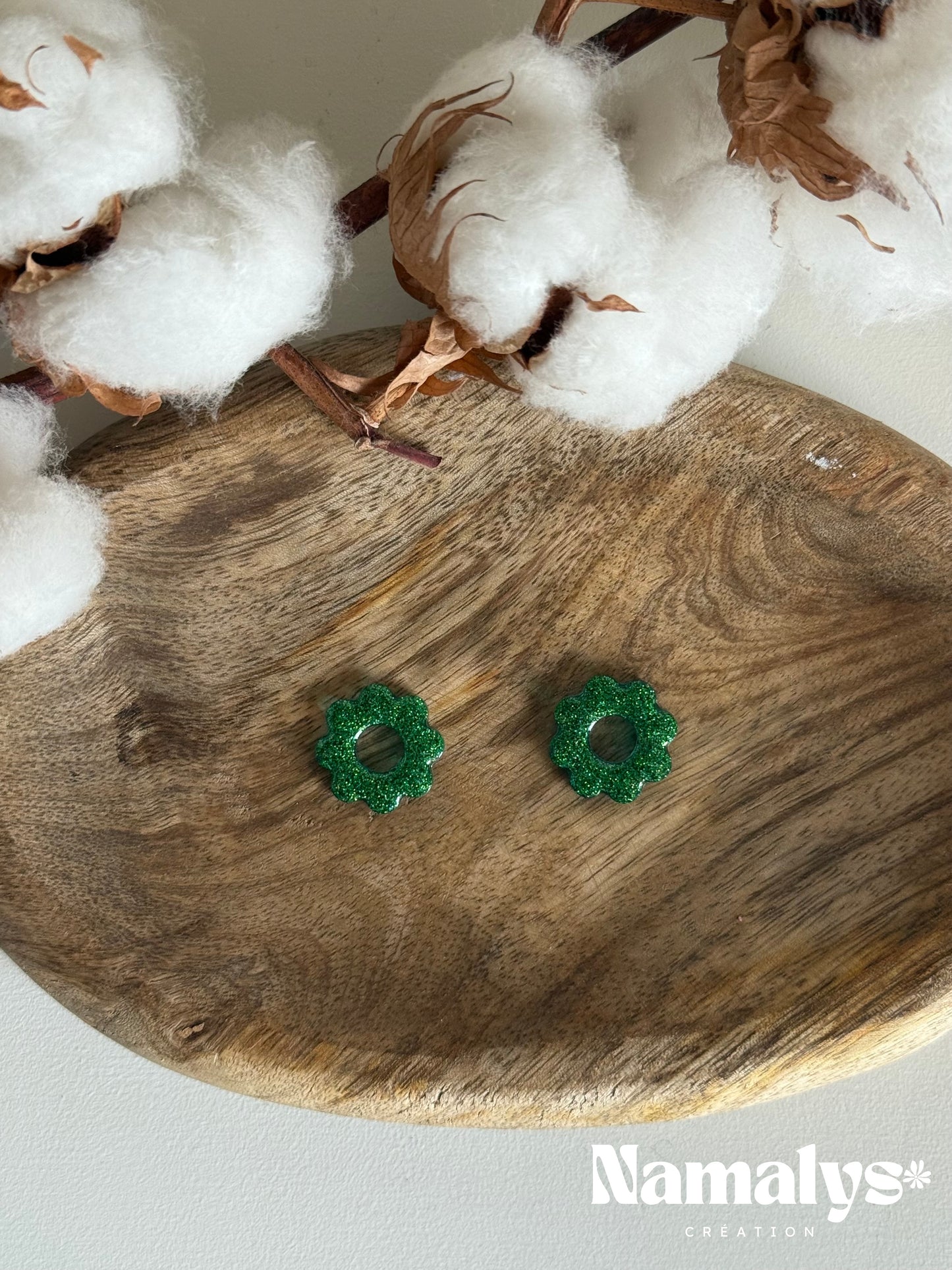 Pampilles "Fleur" en résine époxy